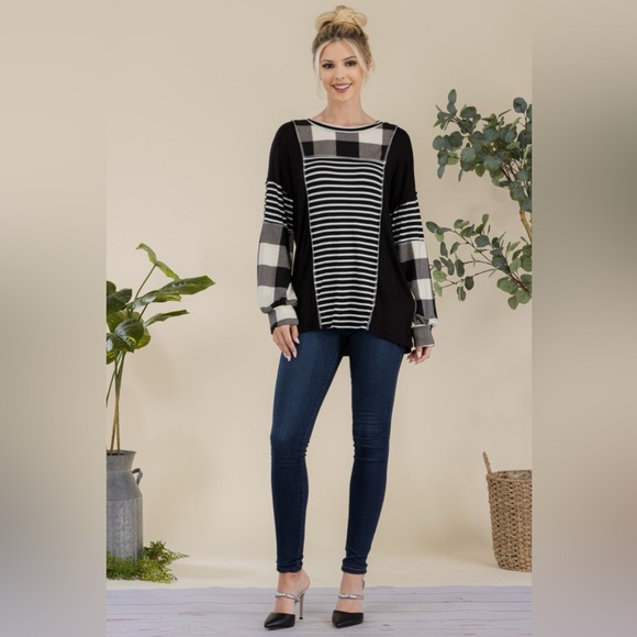 Celeste Full Size Color Block Exposed Seam T-Shirt 10010035219 - Picture 5 of 5